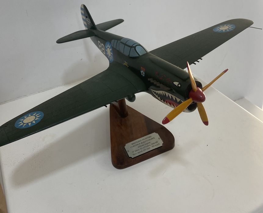Avião bibliot em compósito