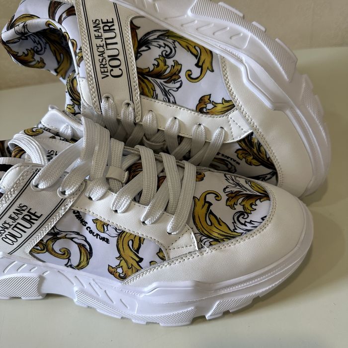 Versace. Жіночі  кросівки. Оригінал. Нові. Розмір 43.