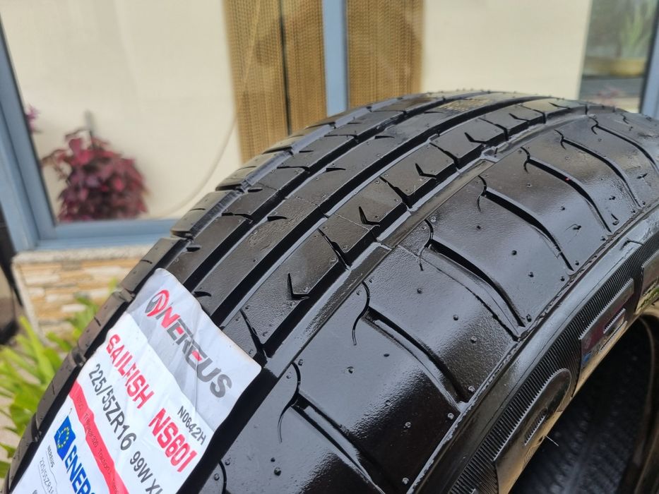 Pneus  novos (255/55/ZR/16/2023