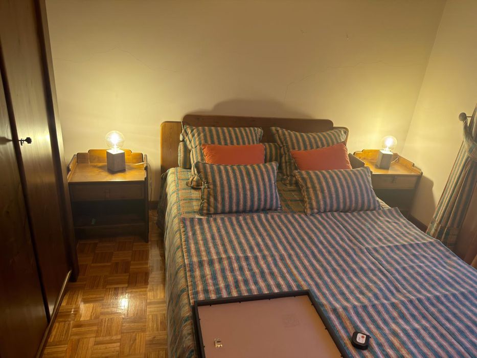 Cama+2mesinhas+cómoda+Roupeiro+Estante