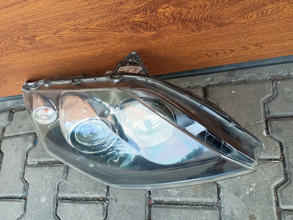 Prawa lampa xsenon gt laguna 3