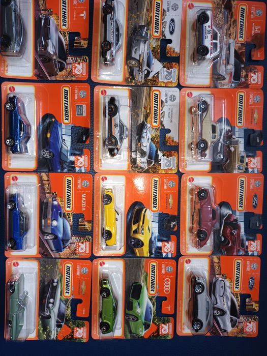 Resorówki Matchbox 12 sztuk Toyota Chevy Porsche Audi Mazda i inne