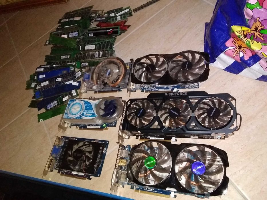 Laptop uszkodzony na czesci pamięć RAM karta grafiki procesory 2GB 8GB