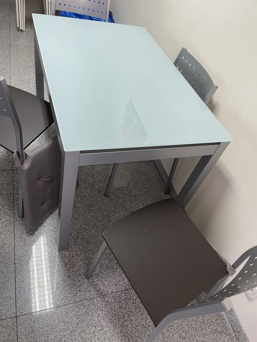 Mesa de cozinha com 4 cadeiras