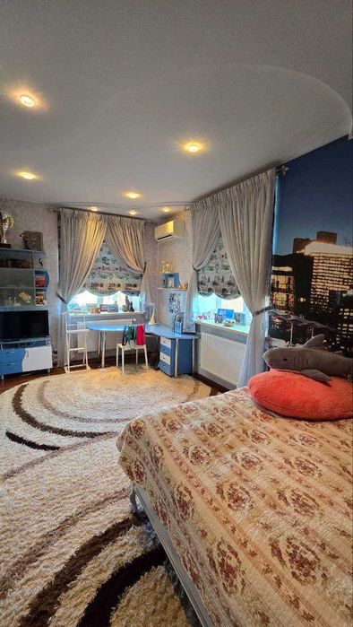 Продам шикарний будинок у Лісках 230кв.м