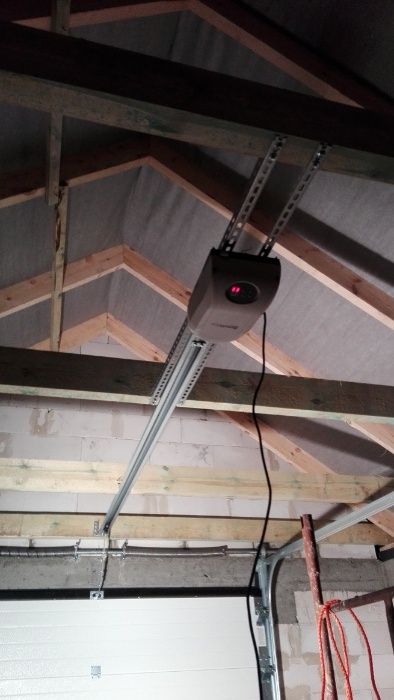 Napęd do bramy garażowej z 2 pilotami, automat na pilota do drzwi