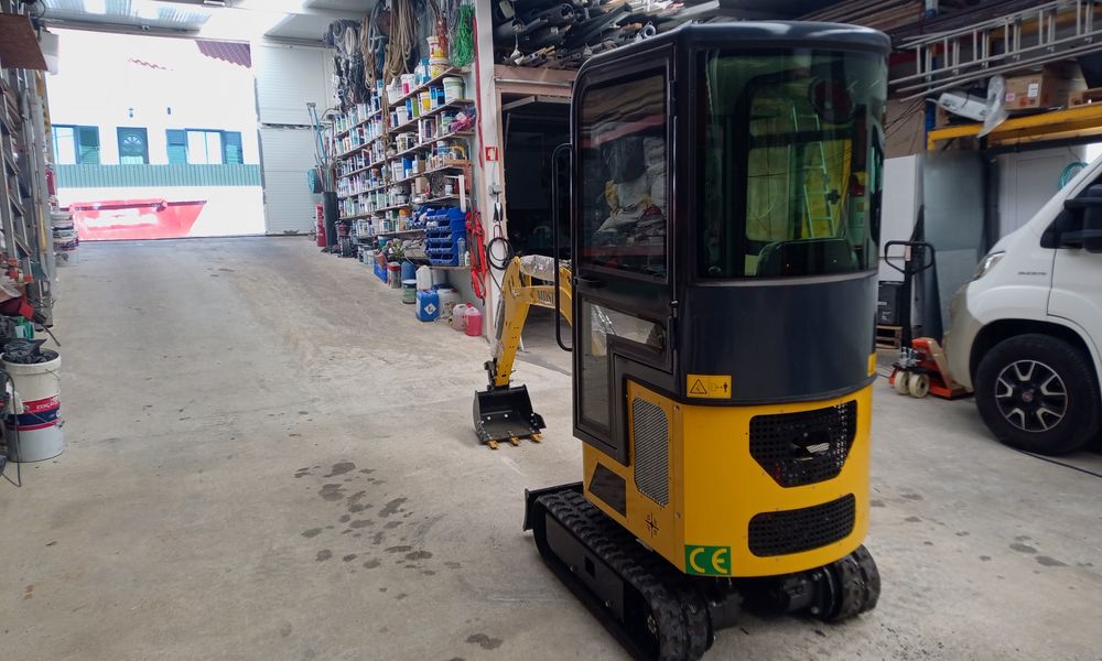 Mini Giratória 1.200 kilos ( Nova )