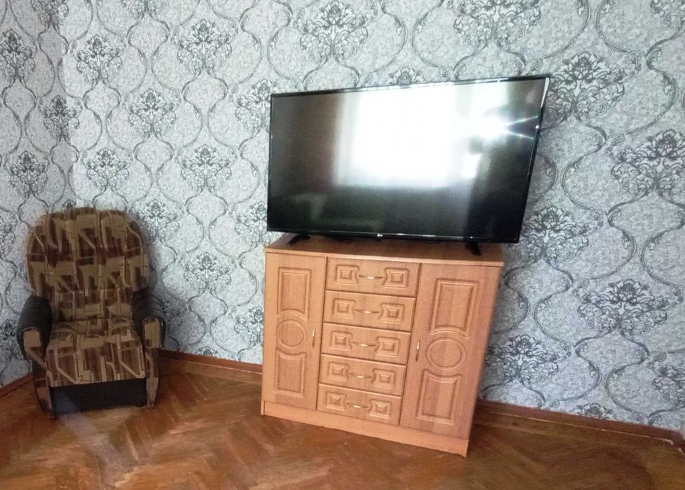 Продам Комод висувними шухлядами та тумбами