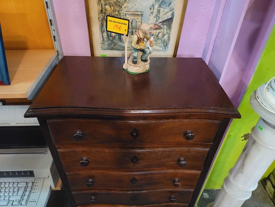 Camiseiro em madeira com sete gavetas - Muito bom estado geral