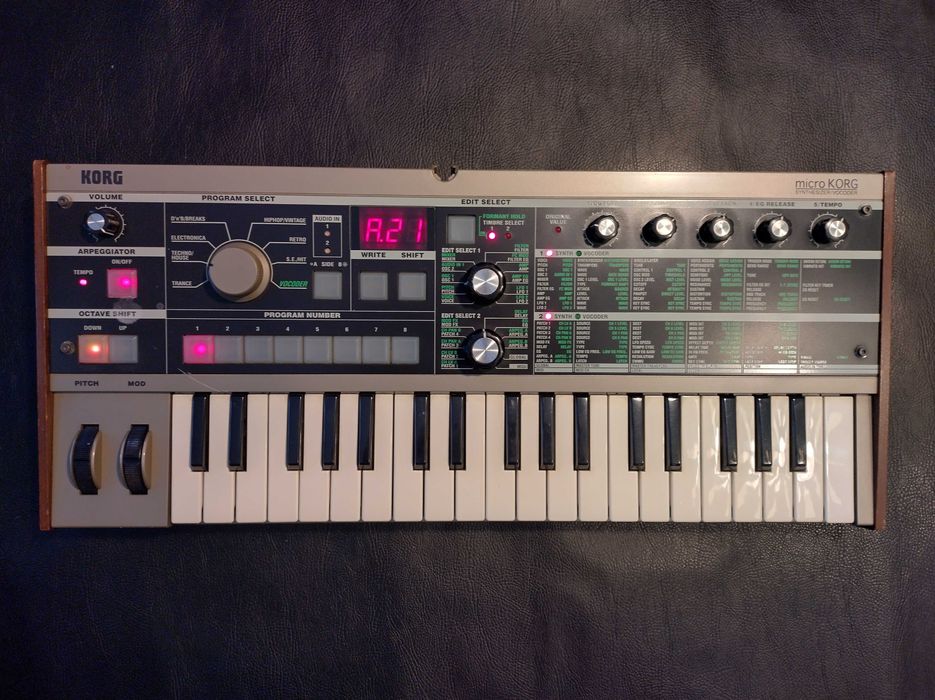 Korg microKORG / syntezator