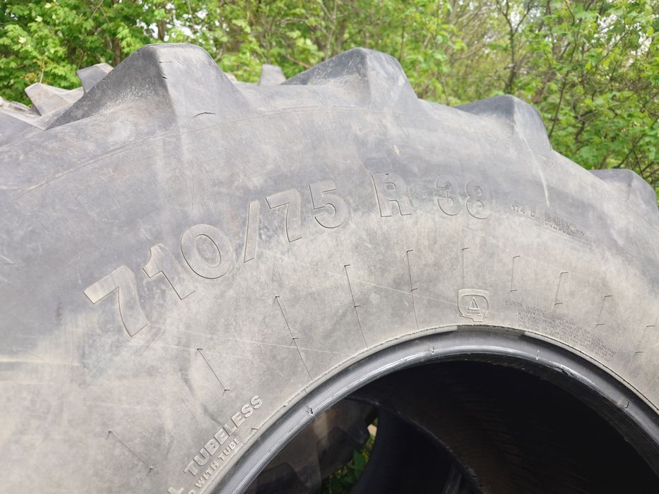 Opona 710 75 r38 vredestein. Michelin.