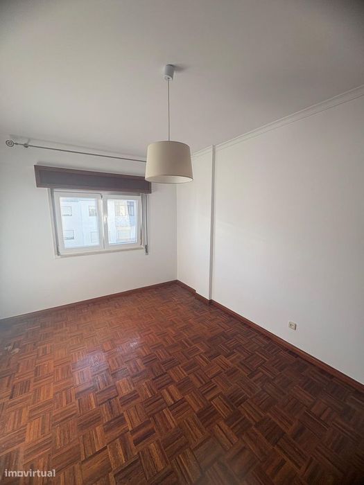 T2 à venda na Rinchoa com 2 varandas e 2 WC