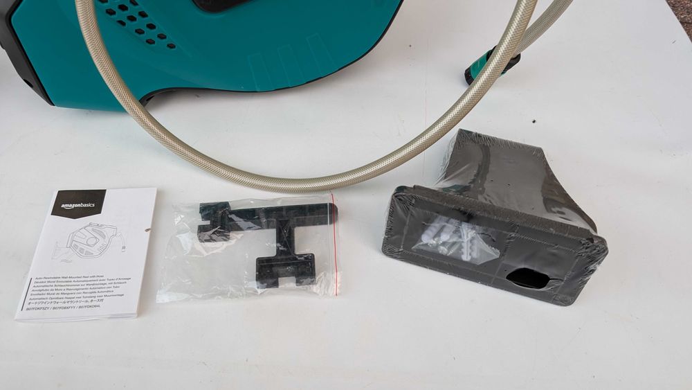 Bęben z wężem ogrodowym Amazon Basics 25m