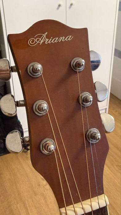 Gitara akustyczna klasyczna ARIANA stan bdb prawie nie uzywana  zadnych uszkodzen