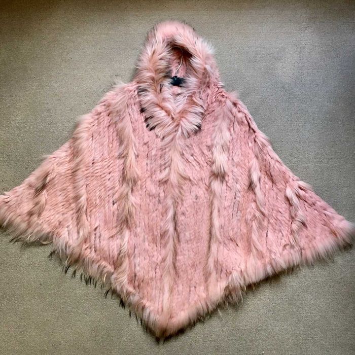 Vários casacos de senhora - Casa das Peles Yu, Yu etc
