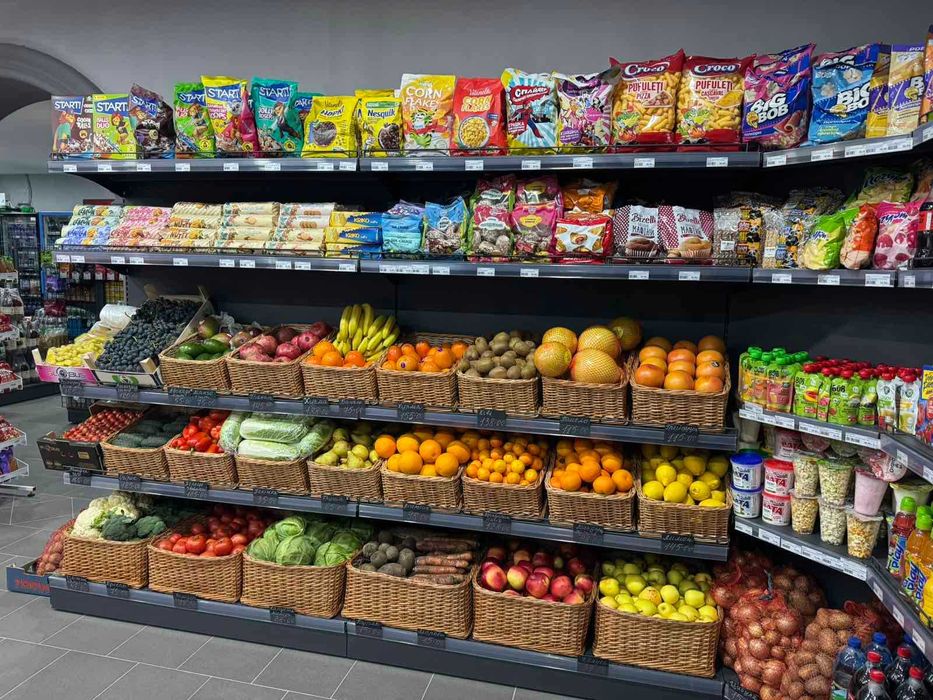 Стелажі в магазин. Каси, холодильники та інше торгівельне обладнання.