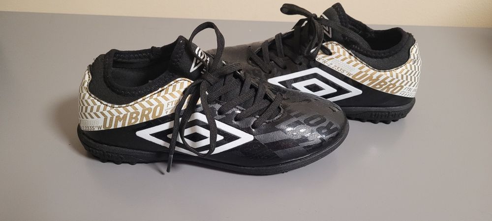 Buty turfy umbro rozm 35