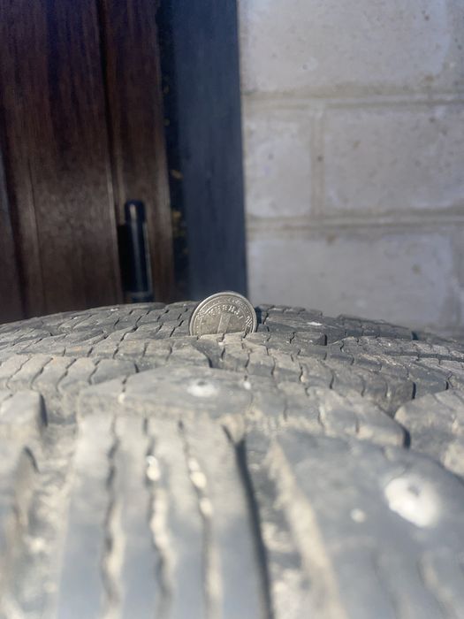 Автошина б/у шипи 195 65/15 Nokian