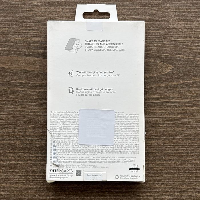 Capa Otterbox React Preta e Transparente iPhone 16 NOVA