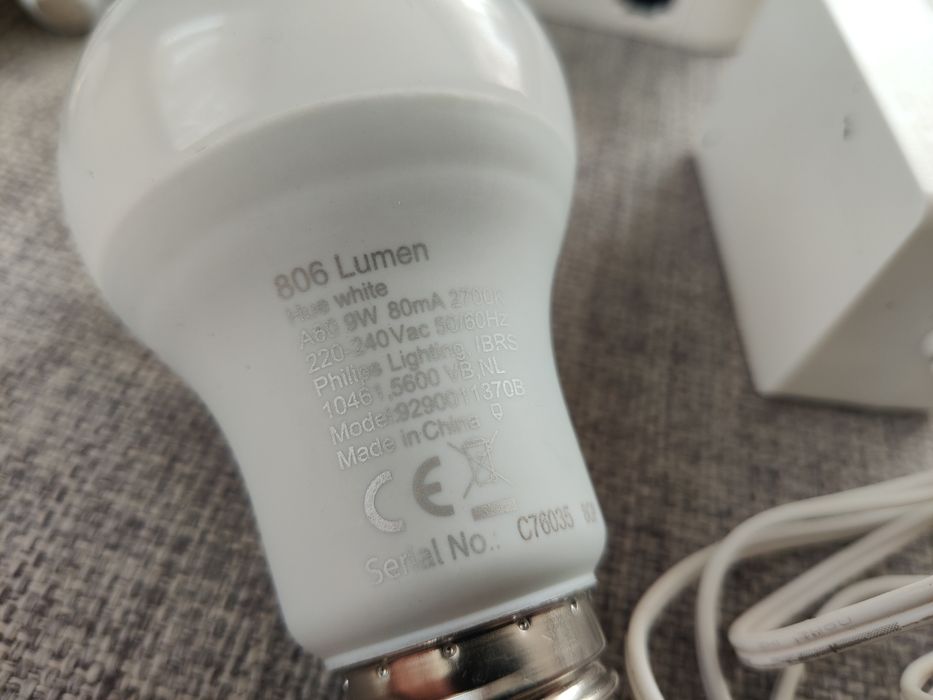 Mostek Philips HUE 2 generacji + 4 żarówki Philips HUE white ściemnial