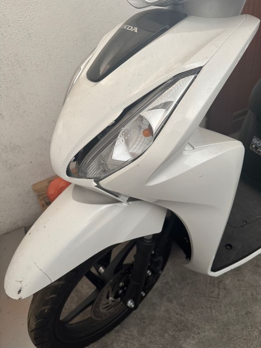 Scooter Honda Vision 110 acidentada