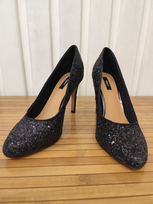 вечірні туфлі на підборах шпильці