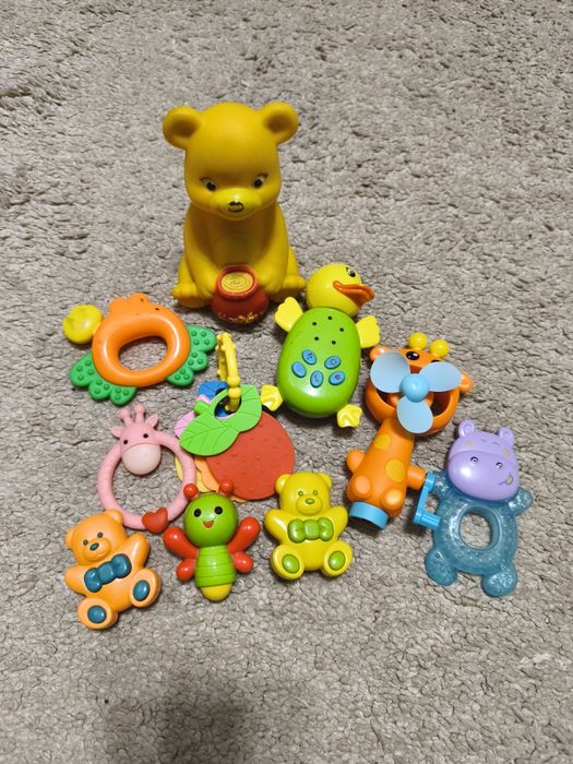 Дитячі іграшки для найменших