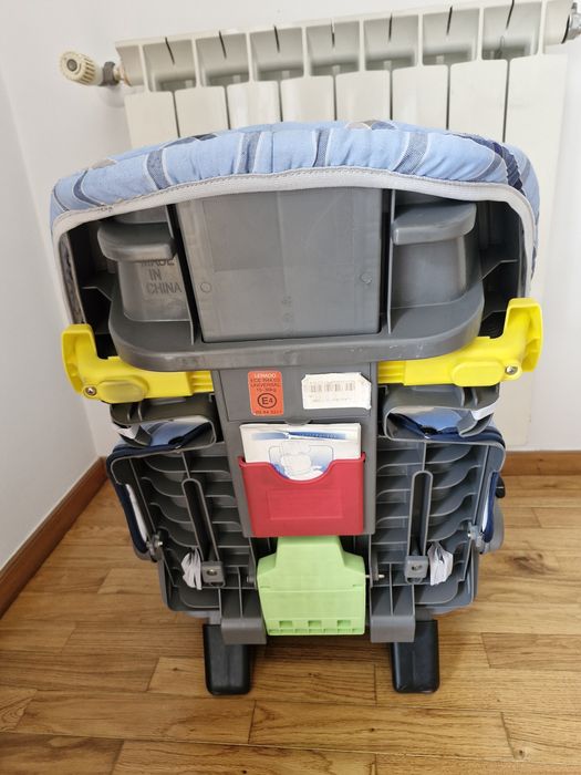 Cadeira auto da marca infantia_cinzenta e azul