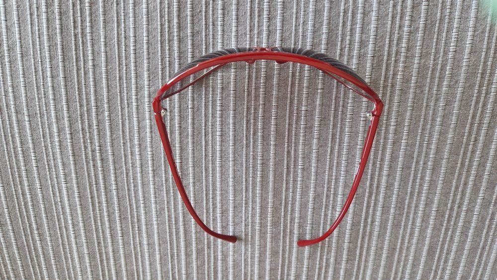 Óculos de Sol armação vermelha novos