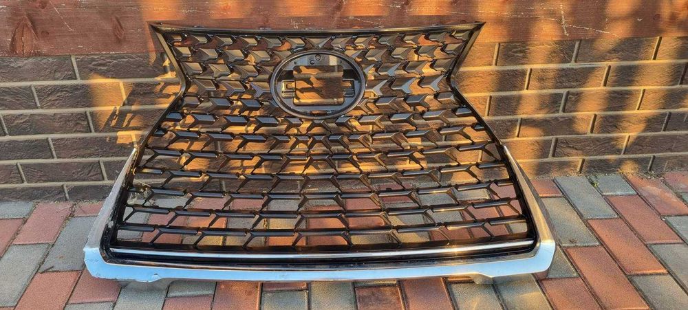 Решетка радиатора Б/У Lexus UX 250h