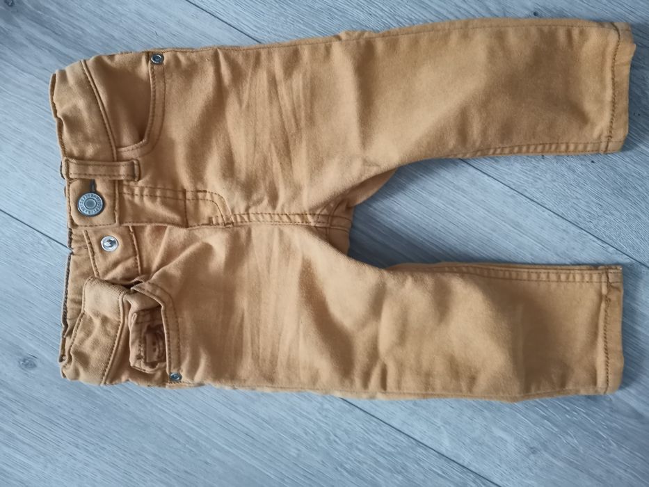 Elegancki zestaw 74 dla chłopca bezrękawnik sweterek spodnie