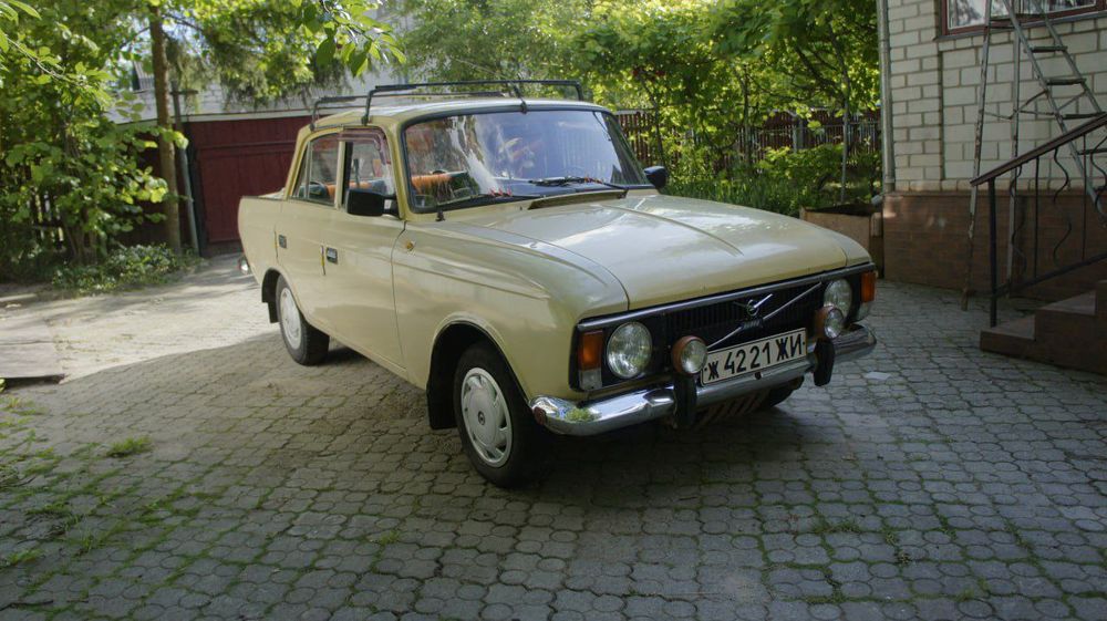 Автомобіль иж412