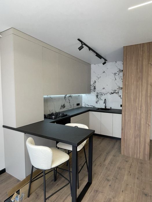 Продам ексклюзивну квартиру на щасливому !