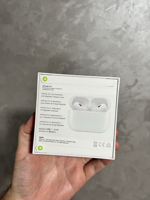 Apple AirPods Pro (2nd generation) з MagSafe кейсом — нові