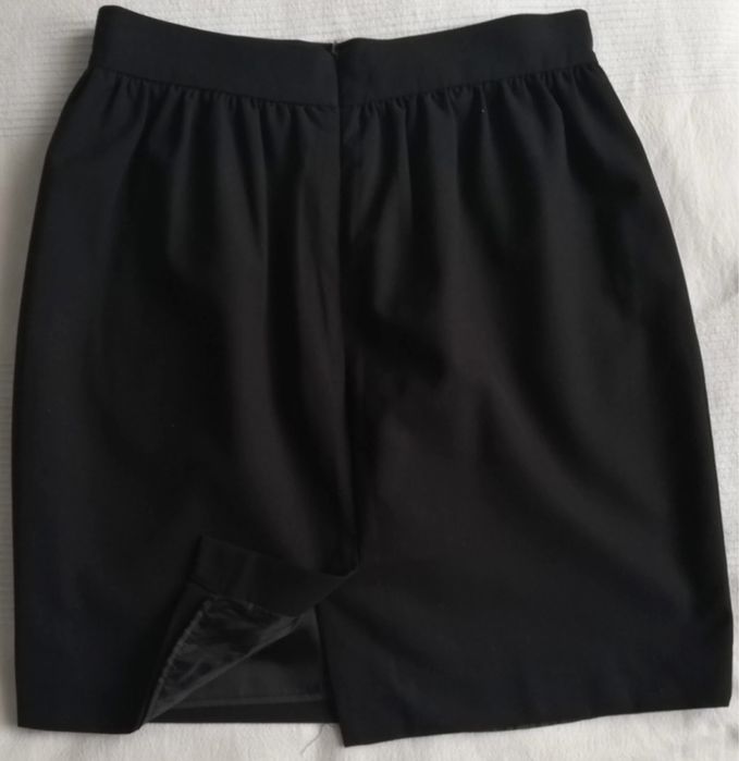 Czarna spódnica bombka M