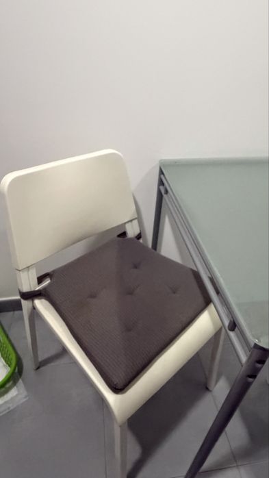 Mesa de vidro com 3 cadeiras Ikea