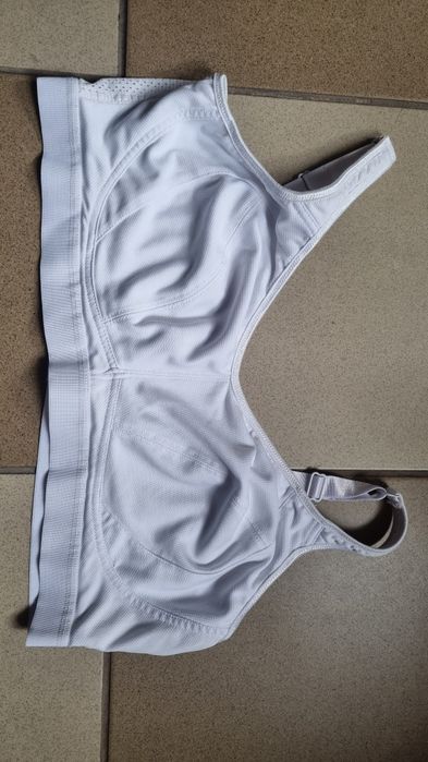 Biały miękki stanik biustonosz bez fiszbin 100d