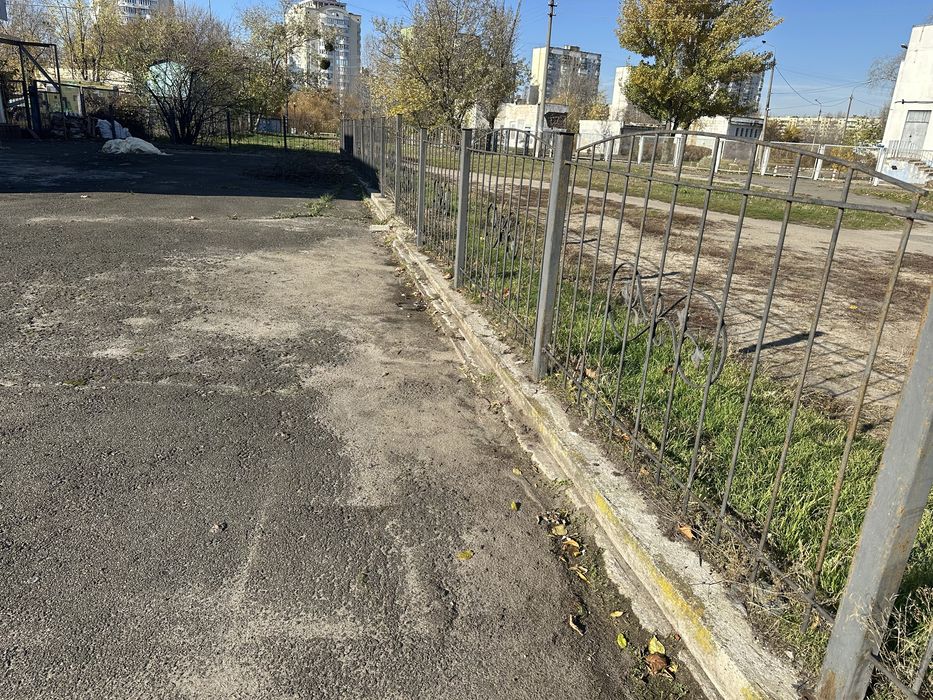 Металеві секціі огорожі (огорожа, забор, ворота)