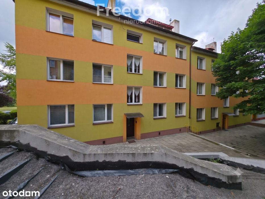 Kawalerka na 1 piętrze w centrum Ostrowca Św.