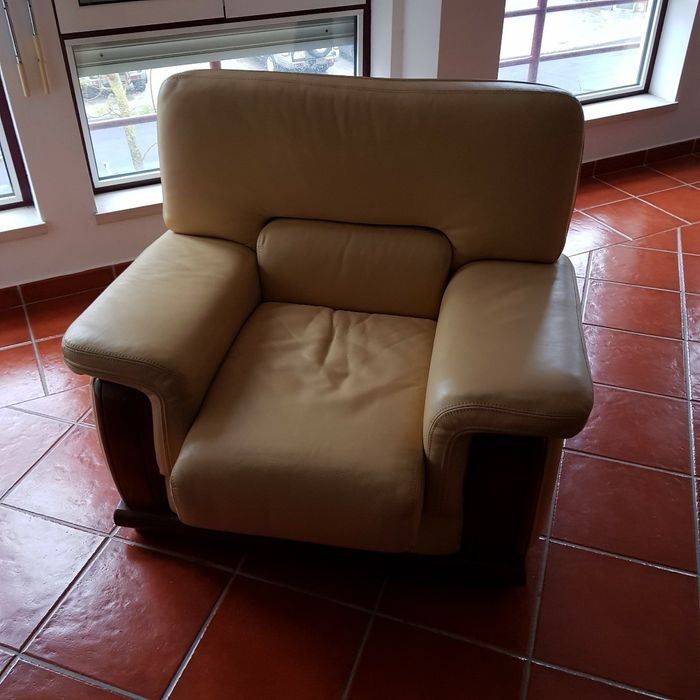 Conjunto de 3 sofás em pele e madeira