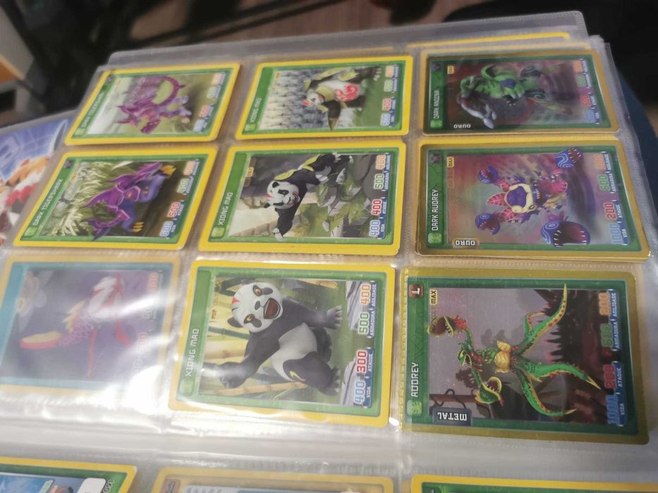 Cadernetas Invizimals+Cartas (Batalha de Caçadores e Desafios Ocultos)