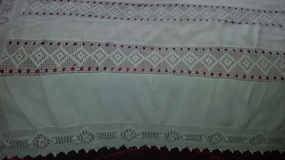 Colcha/Toalha de mesa em linho e renda croché