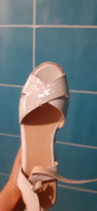 Buty sandały r. 38 białe srebrne
