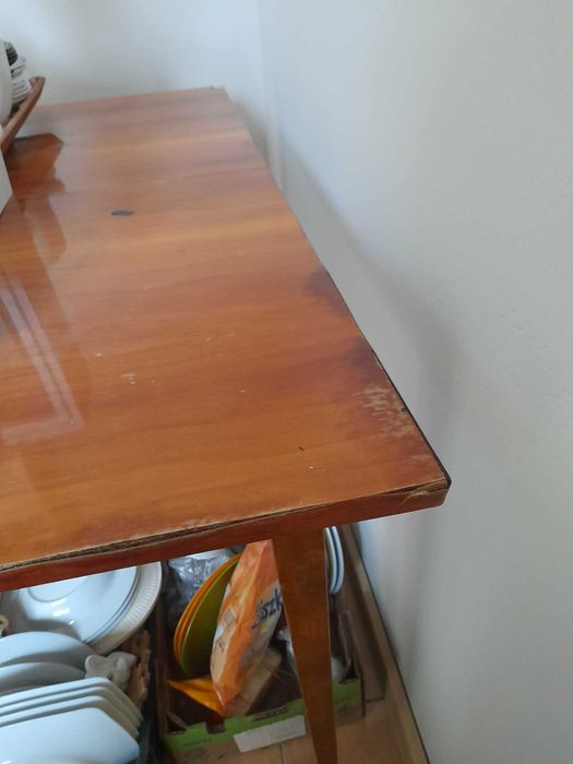 Stół z poprzedniej epoki