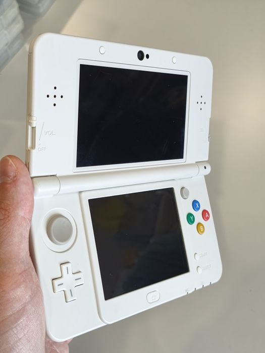Nintendo New3DS Branca Desbloqueada Homebrew 4GB