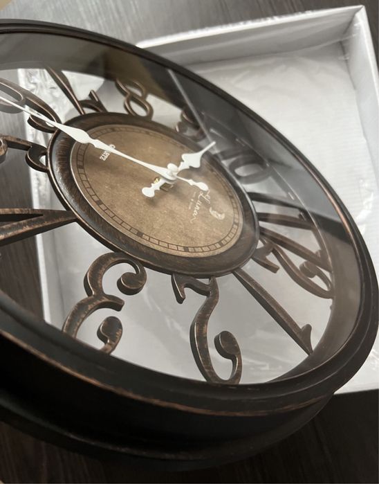 Часы настенные кварцевые