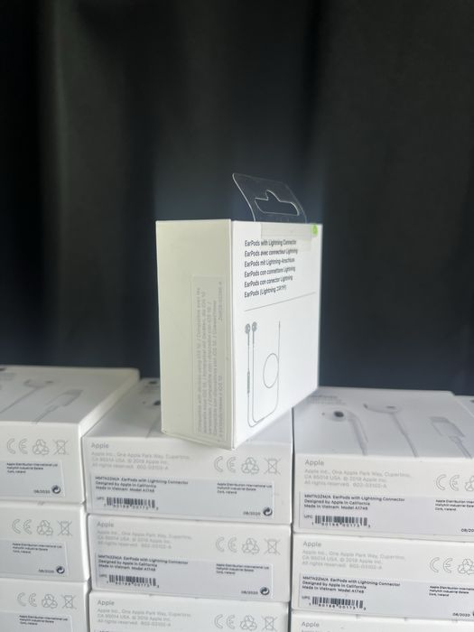 Навушники Apple EarPods Lightning 50 шт.