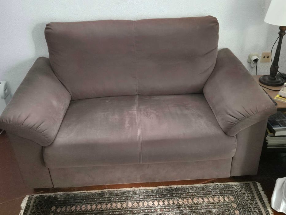 Sofá de 2 lugares (tecido "soft touch")