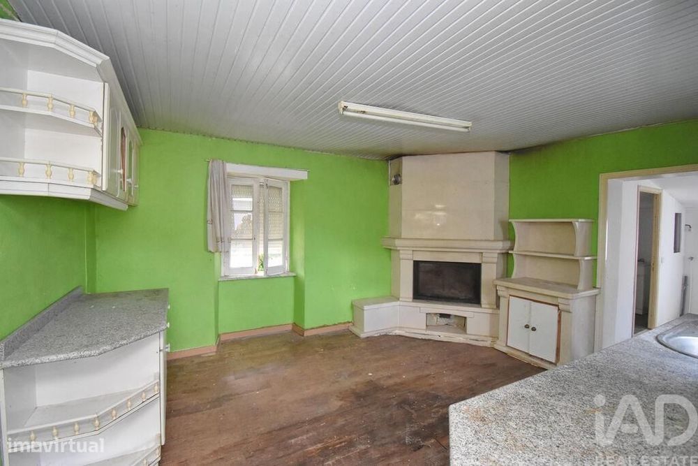 Casa tradicional T3 em Miranda do Corvo de 220,00 m2