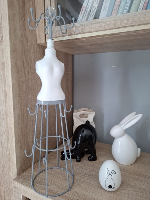 Duży porcelanowo- metalowy wieszak na biżuterię